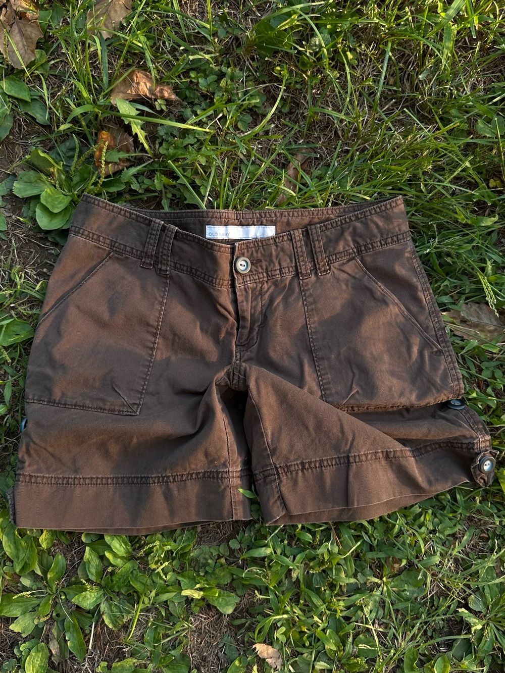 Y2K Low Rise Roll-Up Brown Women's Utility Cargo Shorts by Old Navy (Vintage)